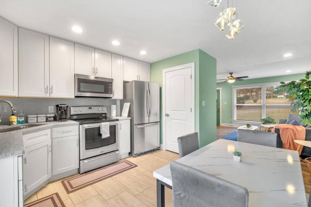 Apartment 2br Condo~ Relax Or Work Remotely With A+ Location Charlotte